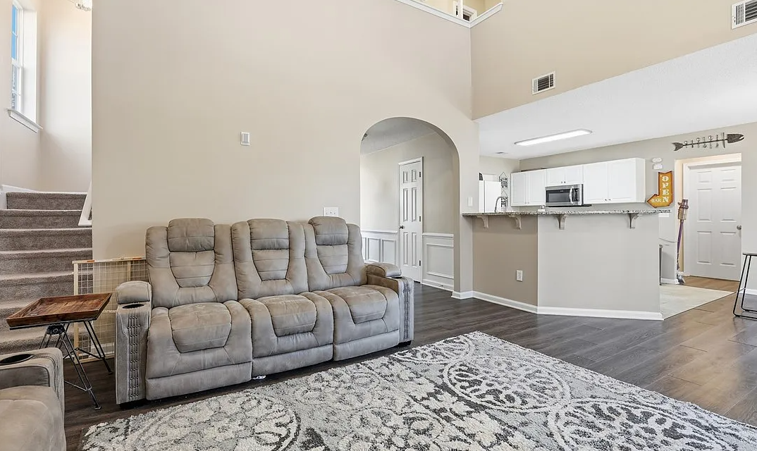 217 Sandy Ln - Photo 4 of 21