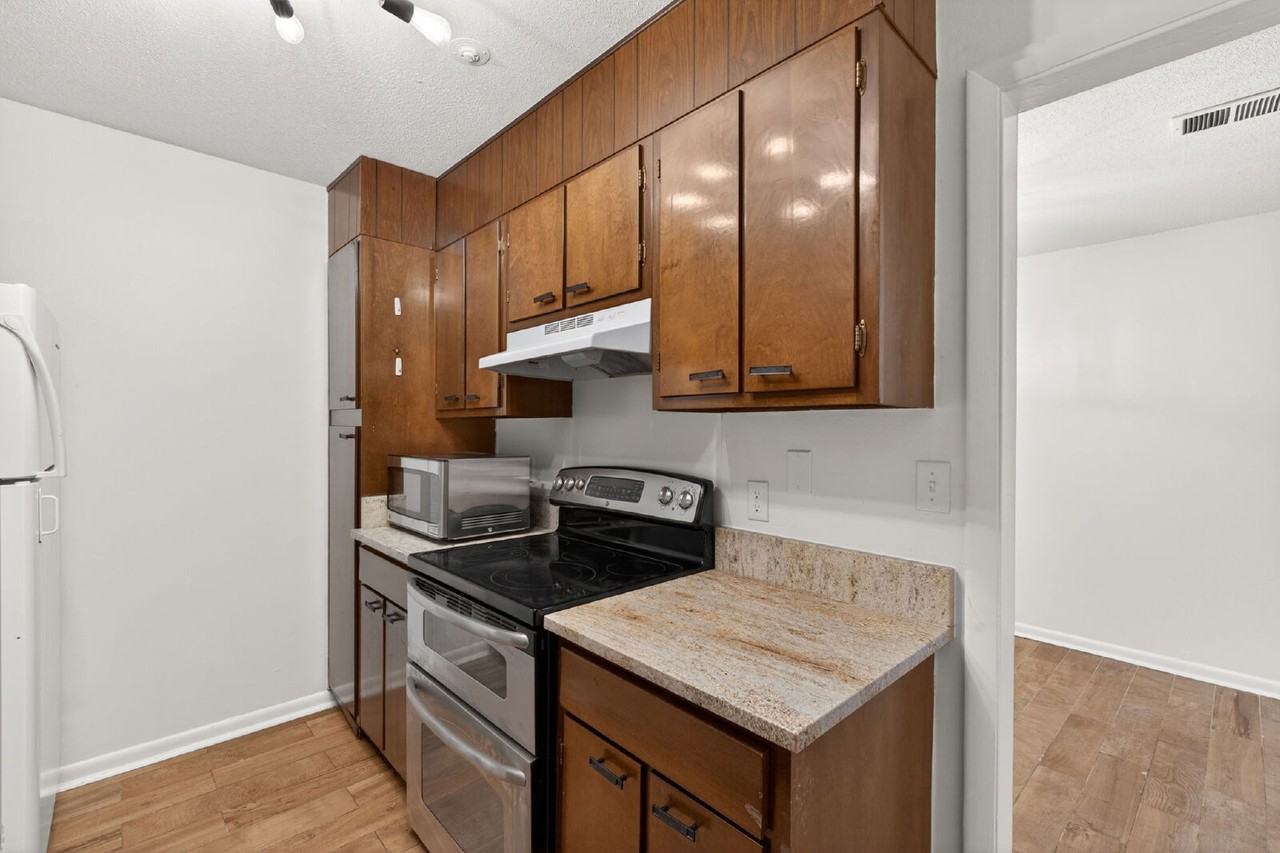 325 Cambout St - Photo 5 of 26