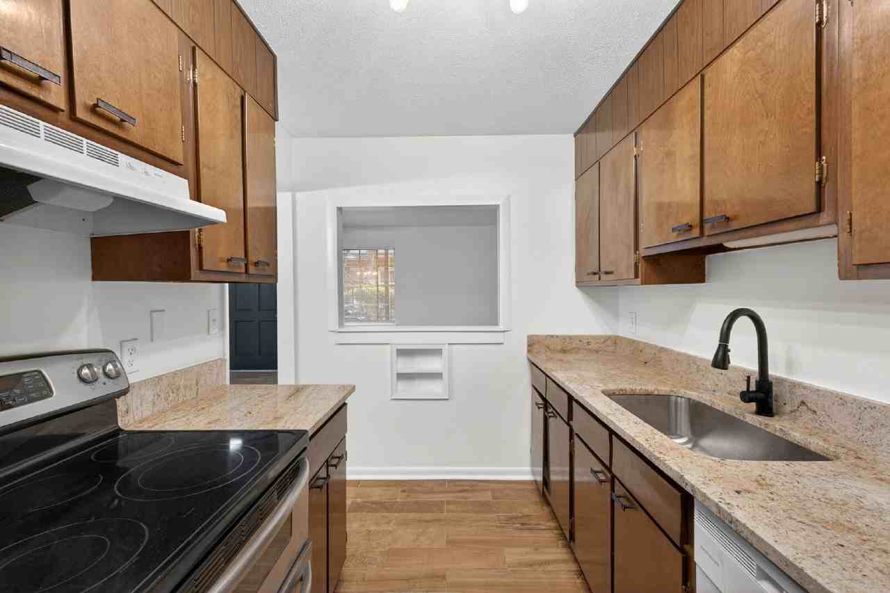 325 Cambout St - Photo 6 of 26