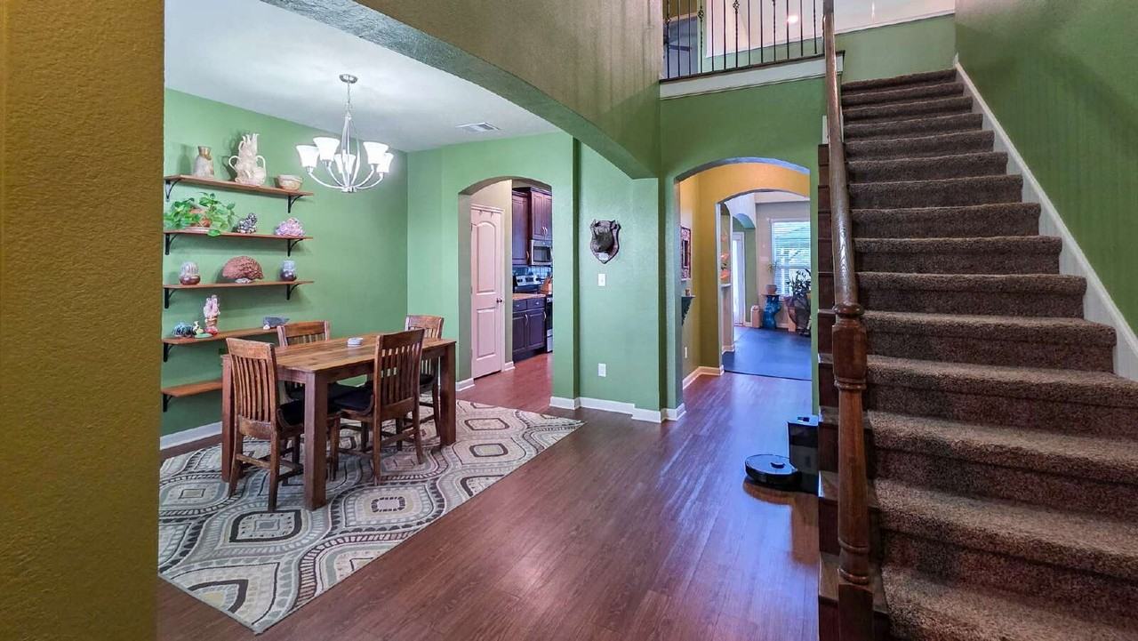 2025 Stubbs Dr - Photo 3 of 30
