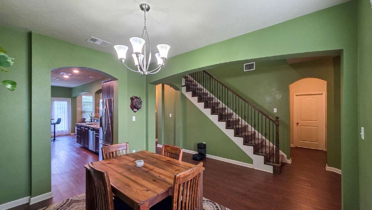 2025 Stubbs Dr - Photo 4 of 30