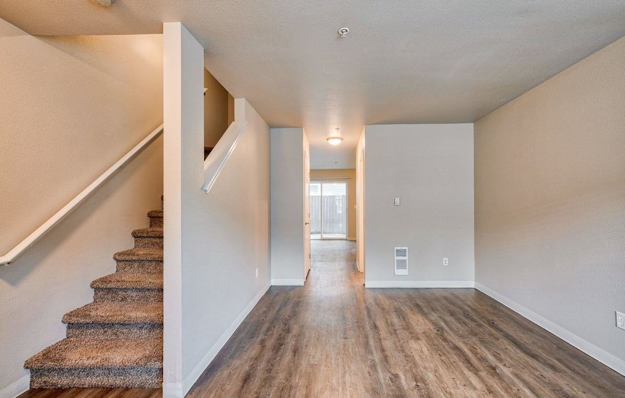 Vanessa View Townhomes - Photo 4 of 11