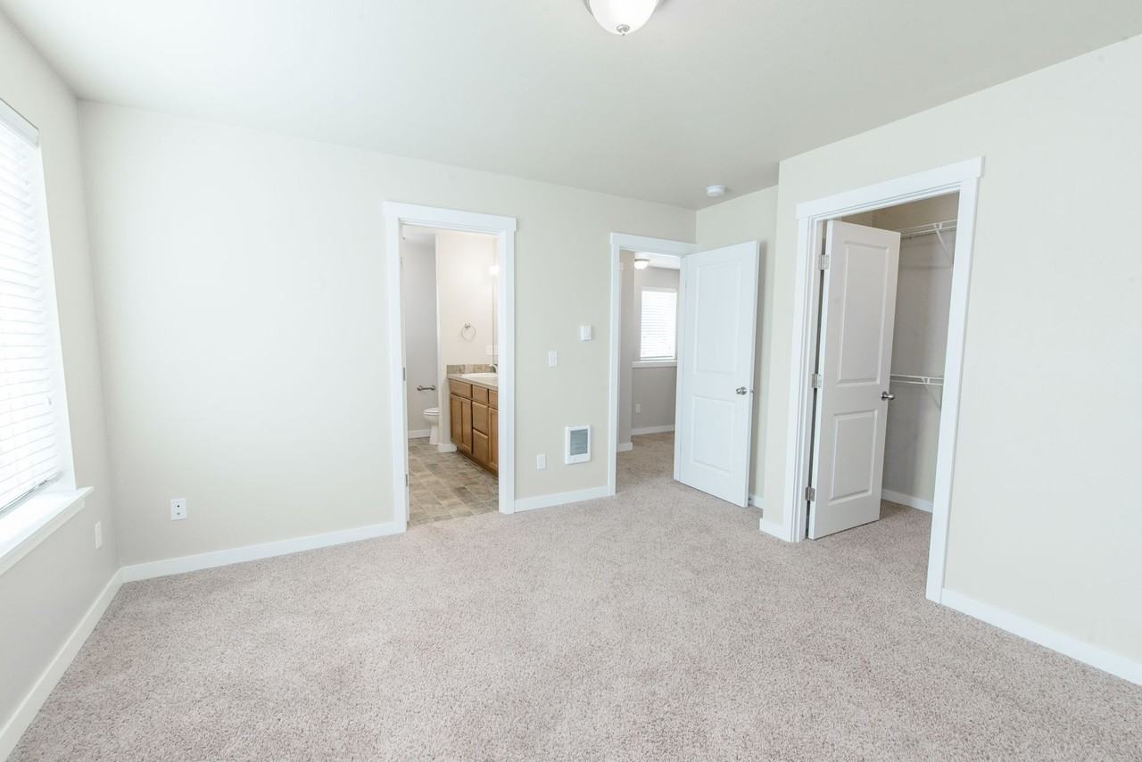 Wynstone Townhomes - Photo 6 of 9