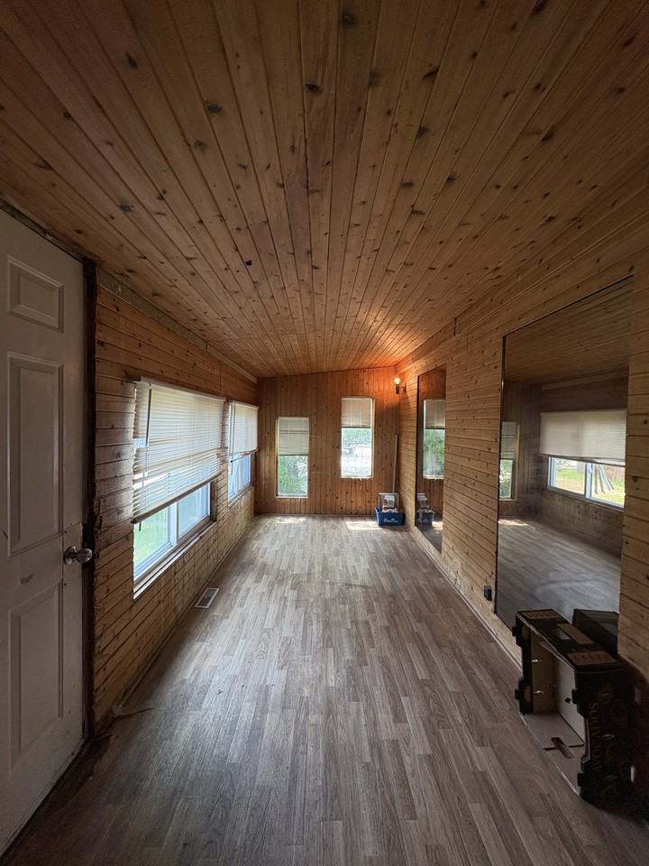196 Eugenie St - 2 (mainfloor) - Photo 2 of 7