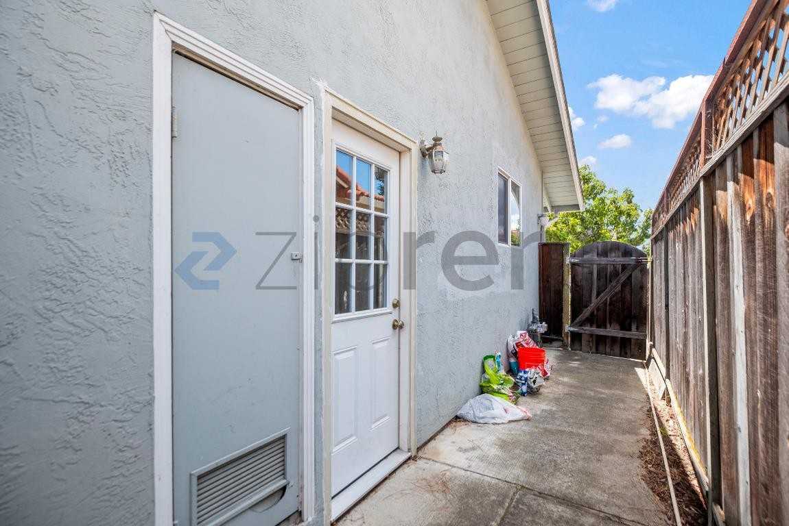 878 Quintinia Dr - Photo 4 of 18