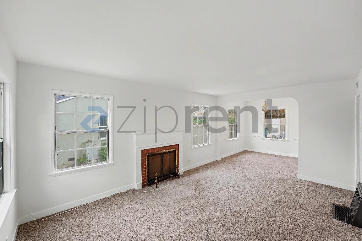 428 E 44th Cir - Photo 2 of 24
