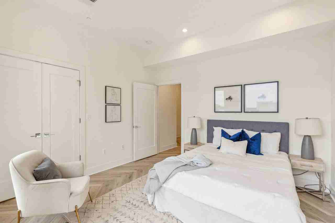 1214 Queen St Ne #2 - Photo 4 of 15
