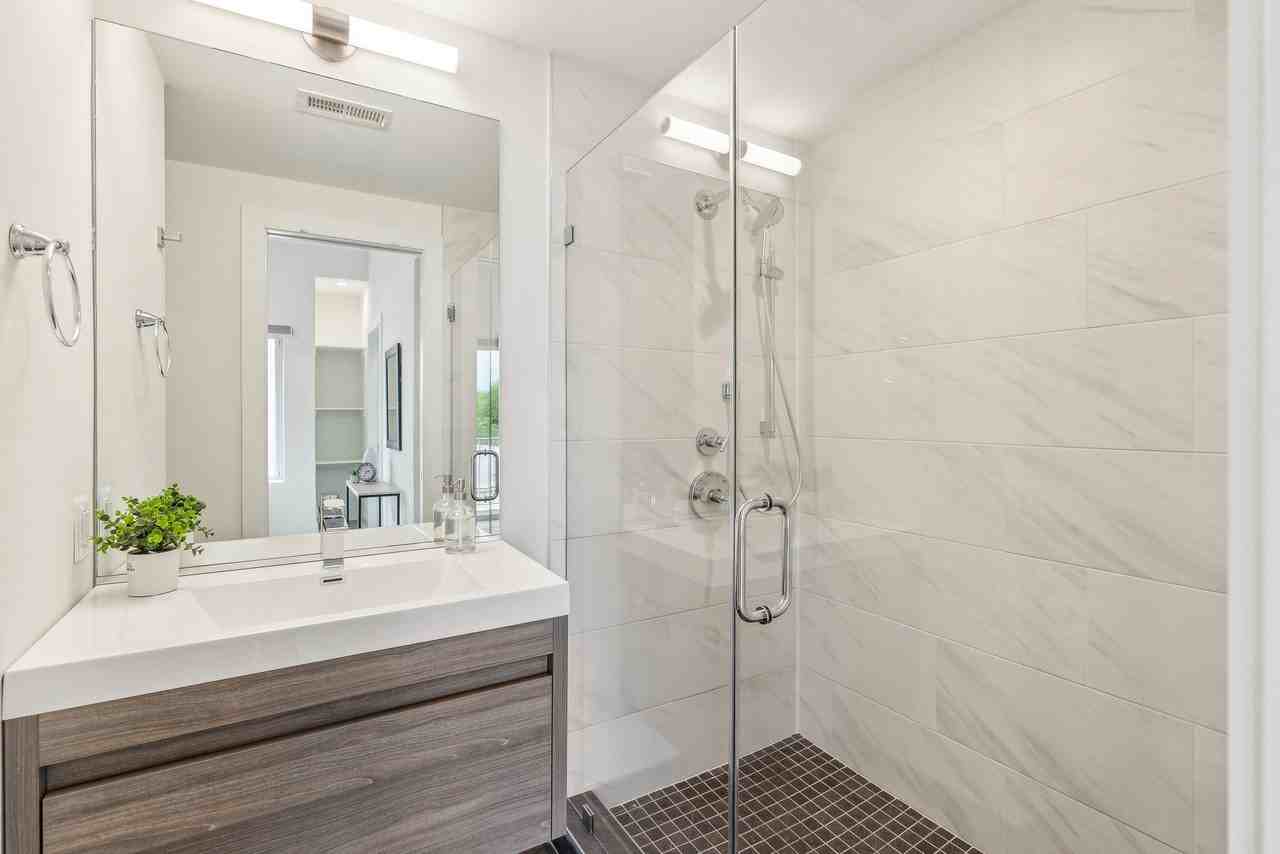 1214 Queen St Ne #2 - Photo 6 of 15