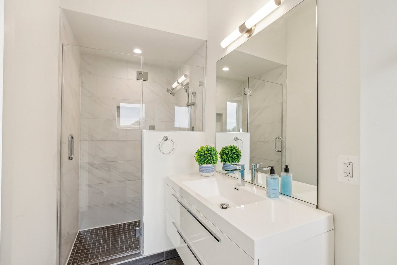 1214 Queen St Ne #2 - Photo 7 of 15
