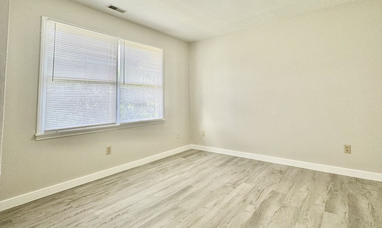 203 Cherokee Dr #NA - Photo 3 of 18
