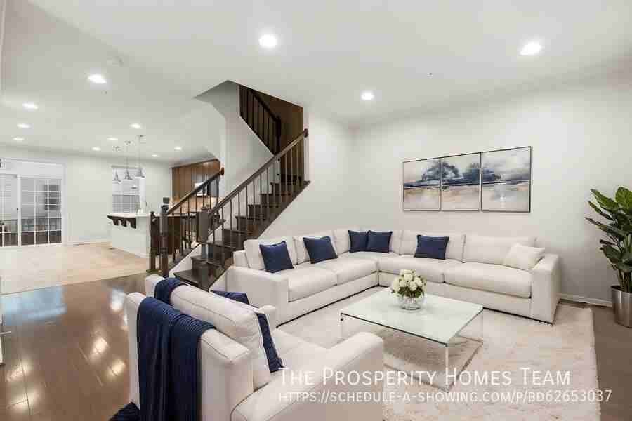7207 Barry Ln - Photo 3 of 34