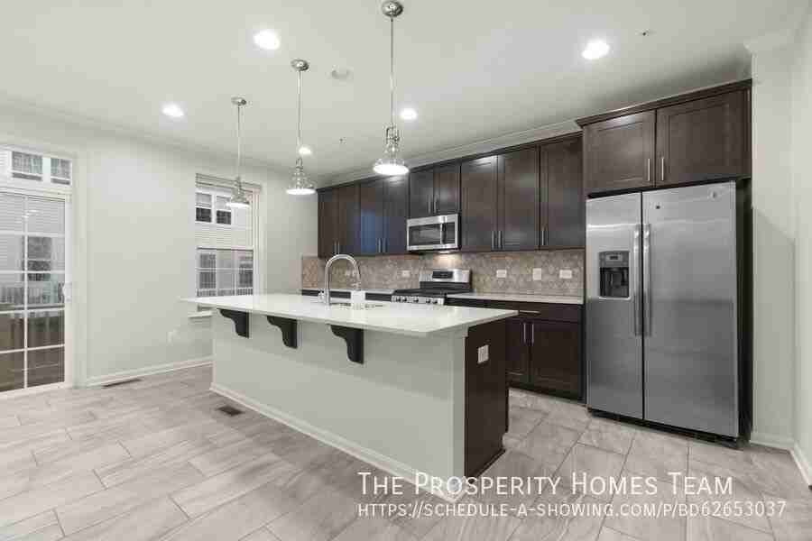 7207 Barry Ln - Photo 4 of 34