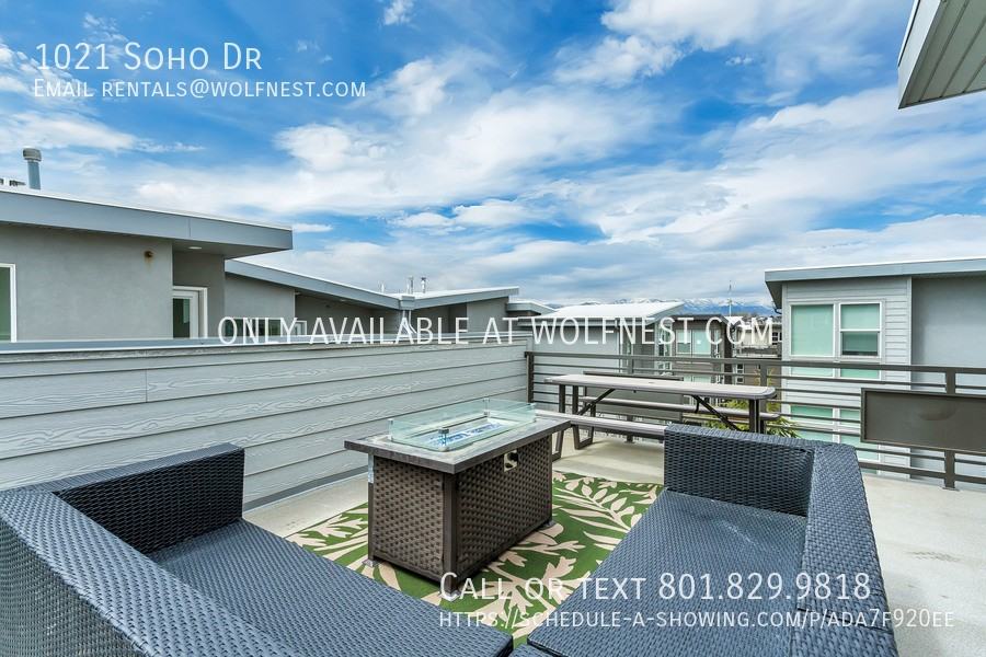 1021 Soho Dr - Photo 2 of 40