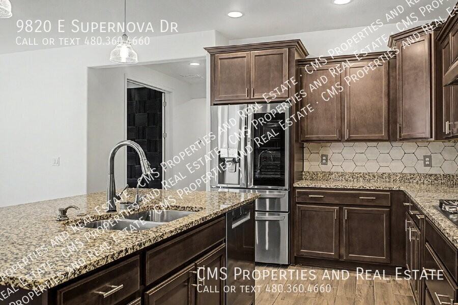 9820 E Supernova Dr - Photo 3 of 36