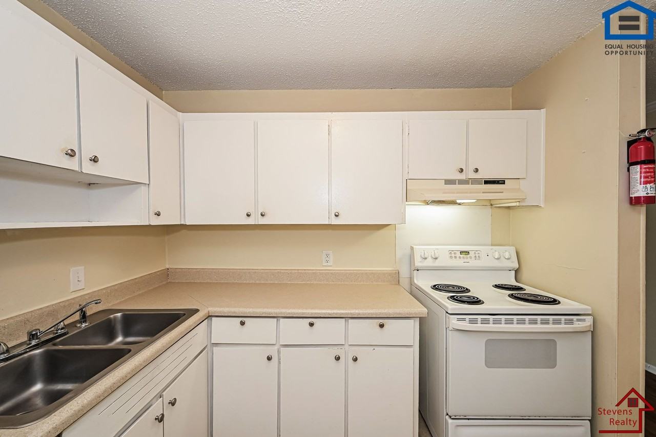 441 Harding Pl #A14 - Photo 6 of 38