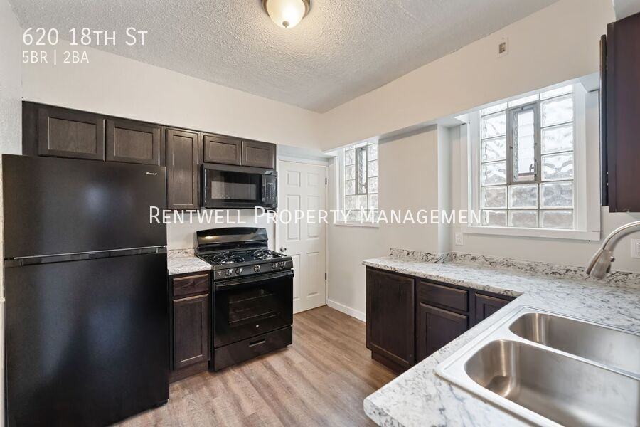 620 18th St - Photo 3 of 30