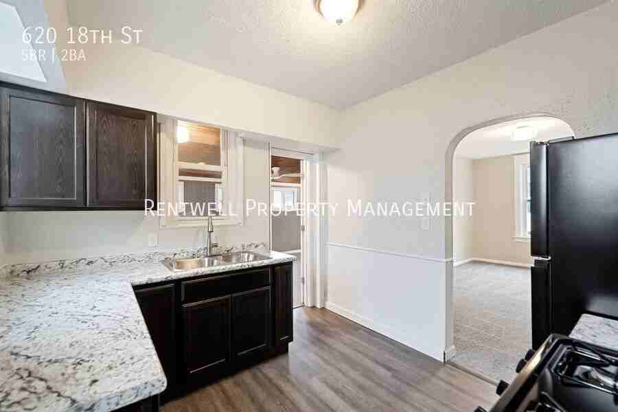 620 18th St - Photo 4 of 30