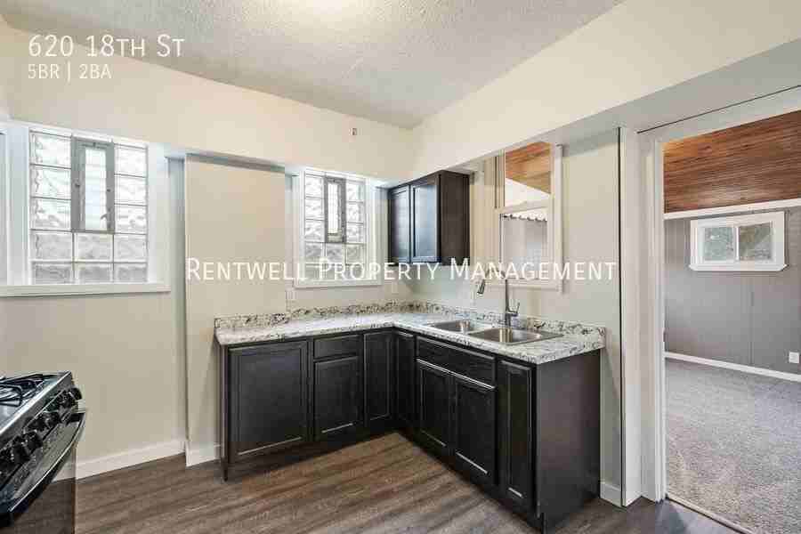 620 18th St - Photo 6 of 30