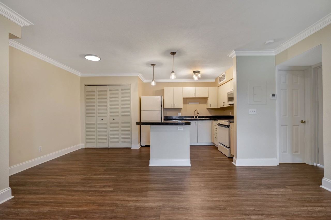 370 Lake Tahoe Ct #202 - Photo 7 of 16