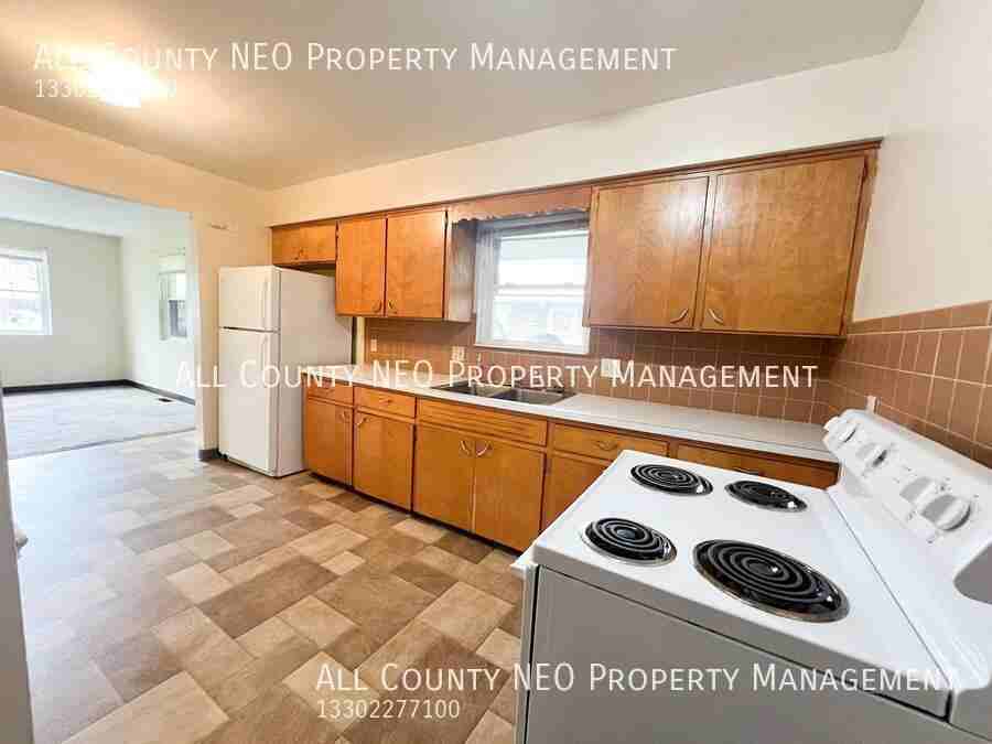 481 Tompkins Ave - Photo 5 of 11