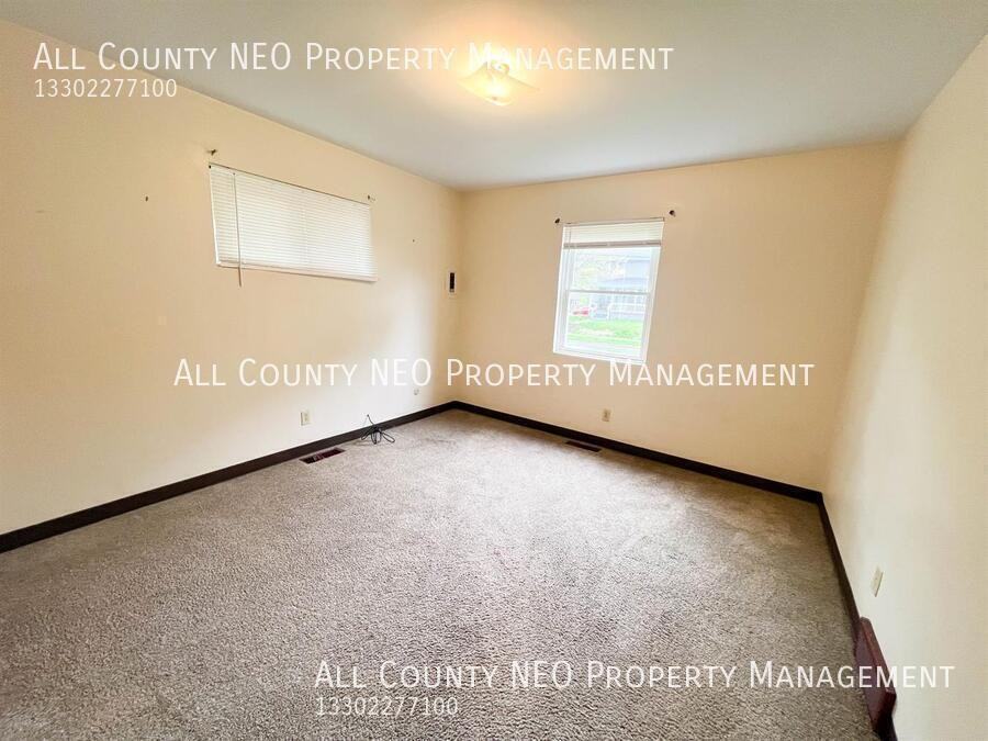 481 Tompkins Ave - Photo 6 of 11