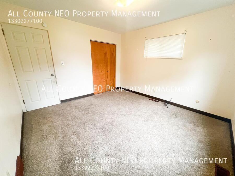 481 Tompkins Ave - Photo 7 of 11