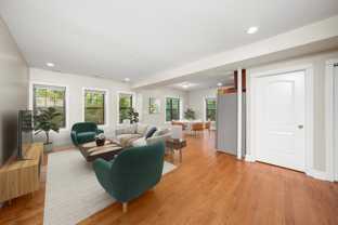 6300 N Rockwell St #B2 - Photo 1 of 1