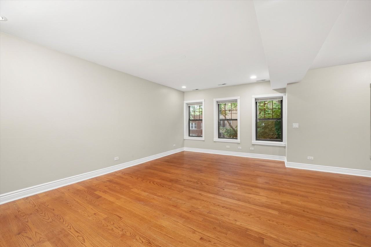 6302 N Rockwell St #B2 - Photo 2 of 28