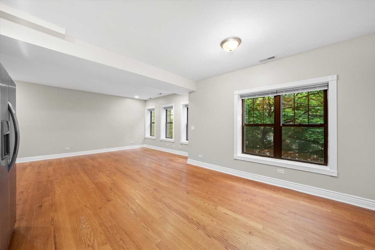 6302 N Rockwell St #B2 - Photo 4 of 28