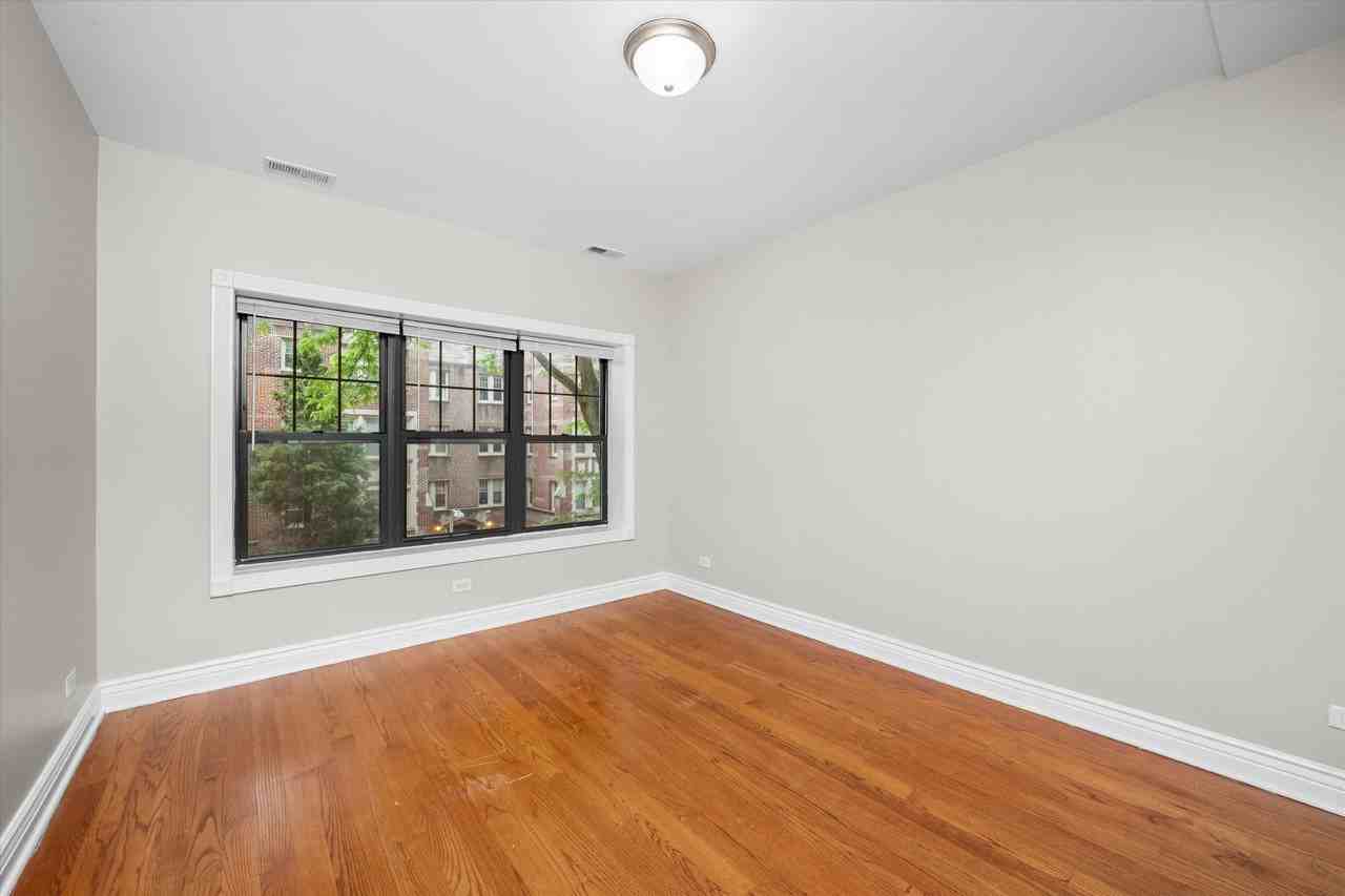 6302 N Rockwell St #B2 - Photo 5 of 28
