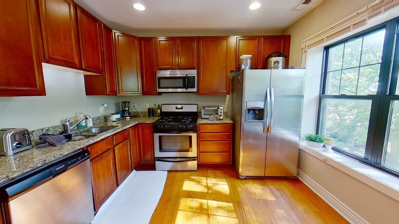 6300 N Rockwell St #A3 - Photo 5 of 23