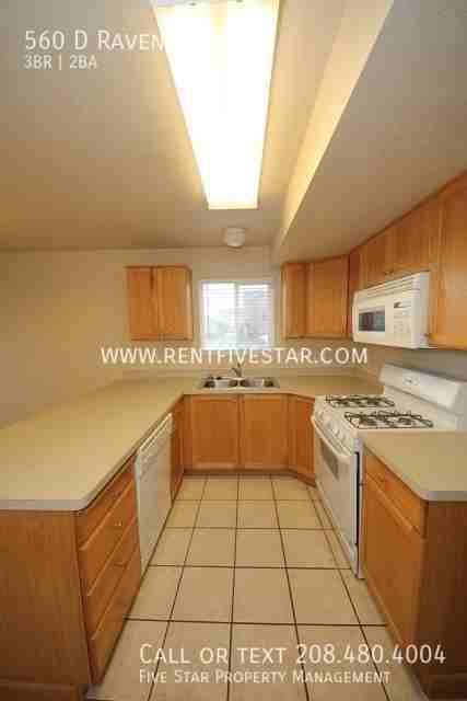 560 Raven Way Apt D - Photo 7 of 13