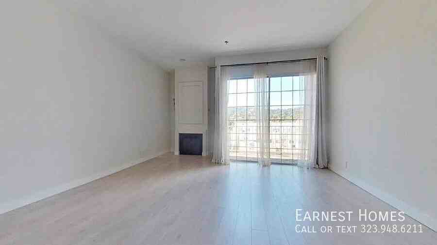 4348 Mammoth Ave #303 - Photo 5 of 33