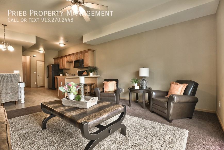 824 S Woodson Ct - Photo 4 of 21