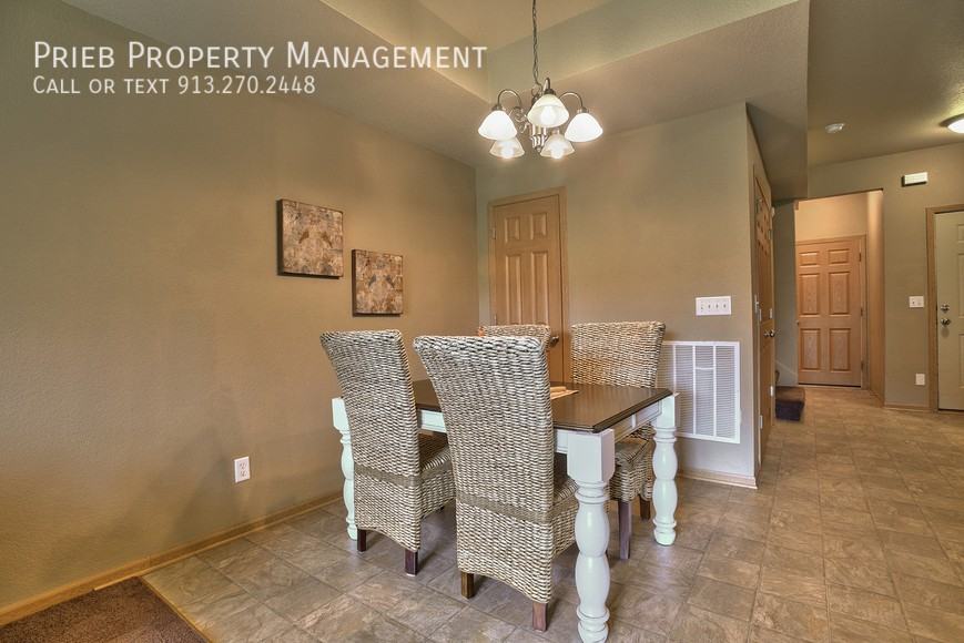 824 S Woodson Ct - Photo 5 of 21