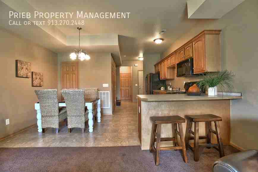 824 S Woodson Ct - Photo 6 of 21