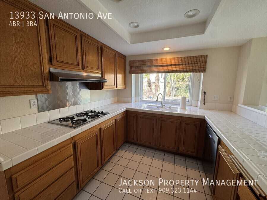 13933 San Antonio Ave - Photo 7 of 30