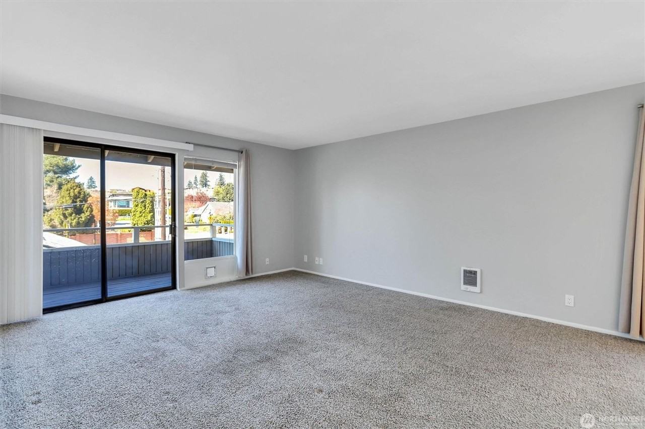 952 100th Ave Ne #236 - Photo 2 of 19