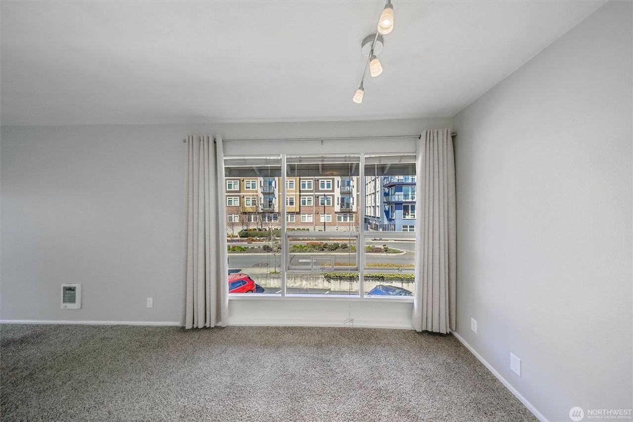 952 100th Ave Ne #236 - Photo 3 of 19
