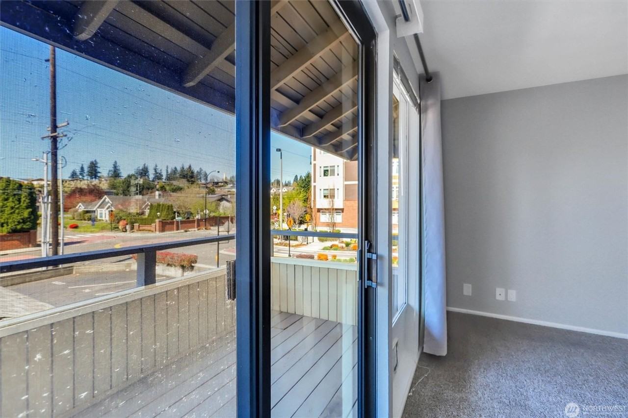 952 100th Ave Ne #236 - Photo 4 of 19