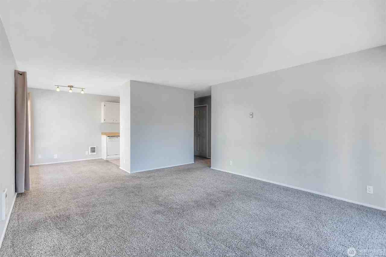952 100th Ave Ne #236 - Photo 6 of 19