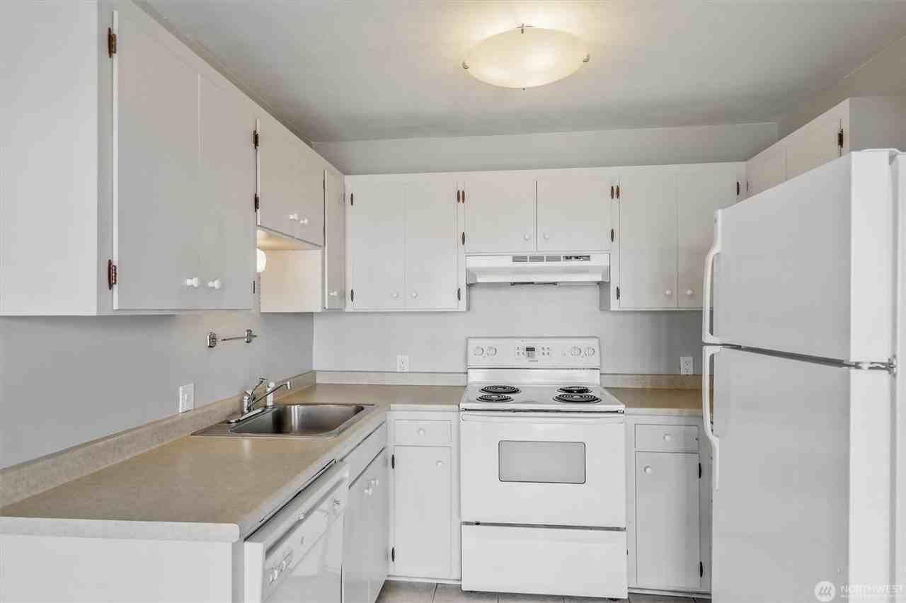 952 100th Ave Ne #236 - Photo 7 of 19