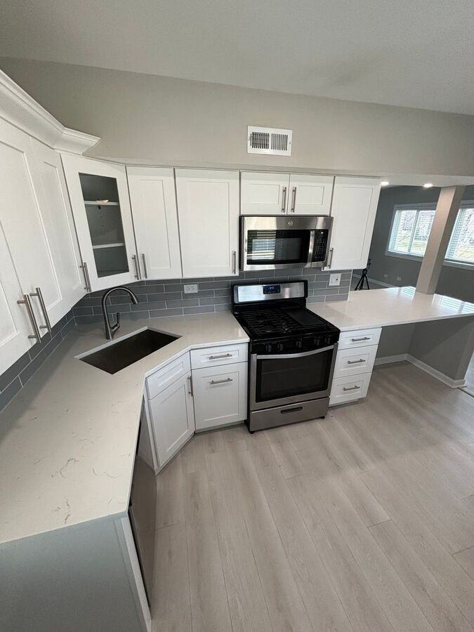 649 W Park Ave #C - Photo 2 of 10