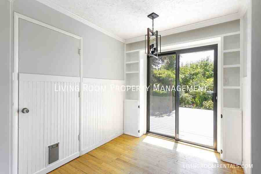 725 Riverdale Dr - Photo 6 of 16