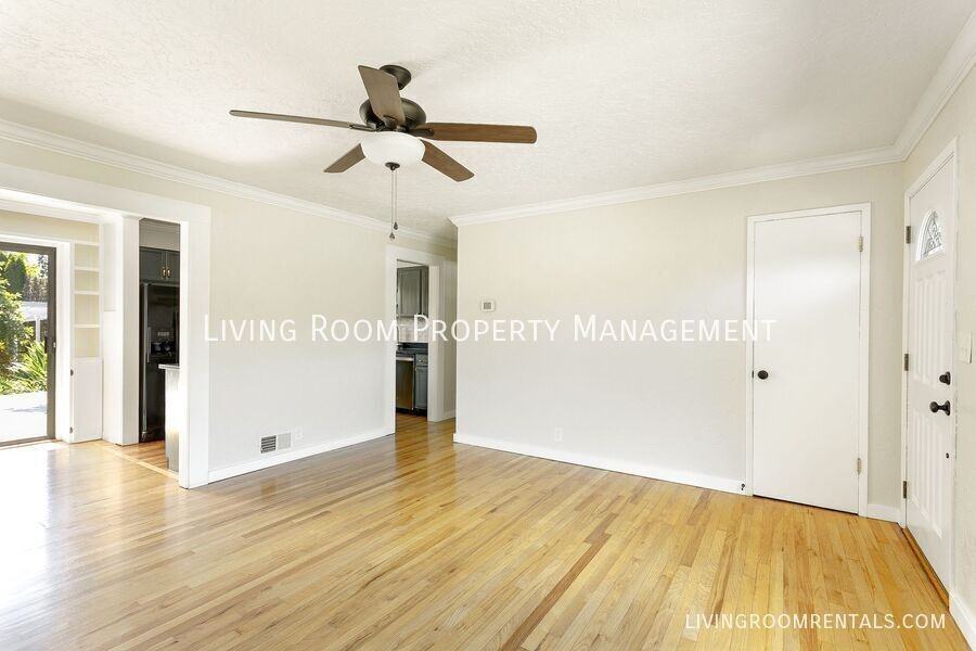 725 Riverdale Dr - Photo 7 of 16