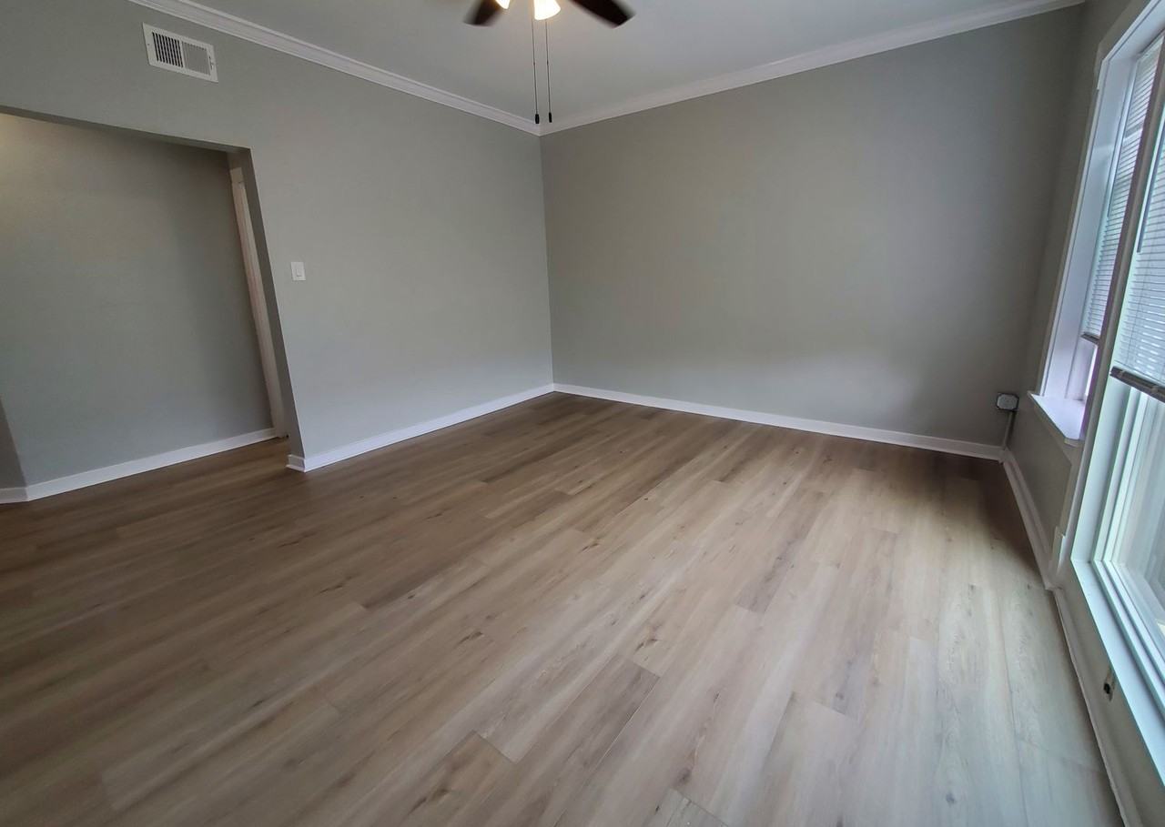 2064 W Hutchinson St #3 - Photo 3 of 20