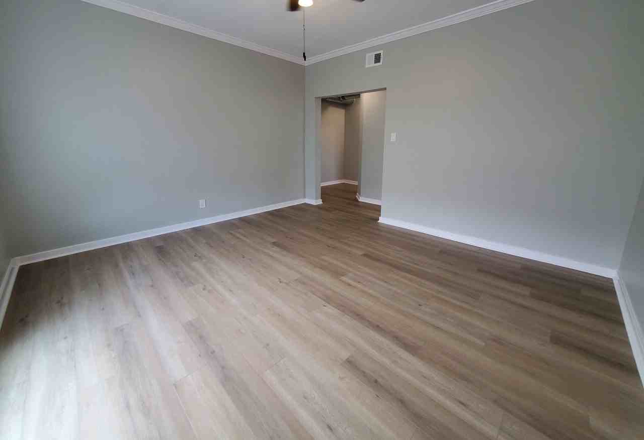 2064 W Hutchinson St #3 - Photo 5 of 20