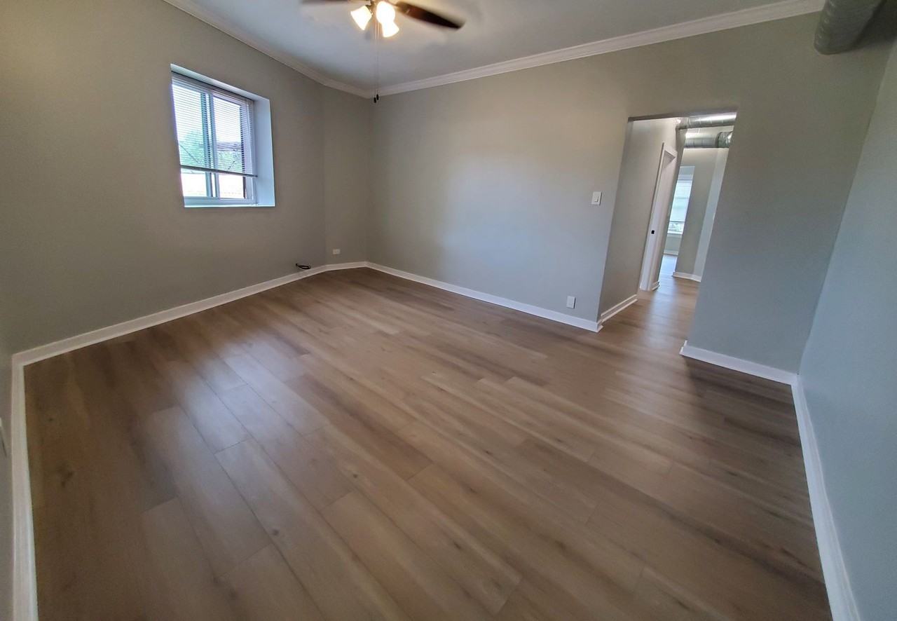 2064 W Hutchinson St #3 - Photo 6 of 20