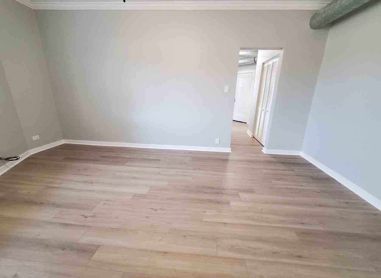 2064 W Hutchinson St #3 - Photo 7 of 20