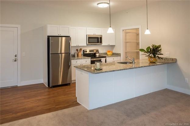 31 Old Danbury Rd #308 - Photo 3 of 17